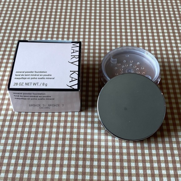 MARY KAY MINERAL POWDER FOUNDATION.NWT
DISCONTINUED. NEW. BRONZE 3 - Picture 3 of 11